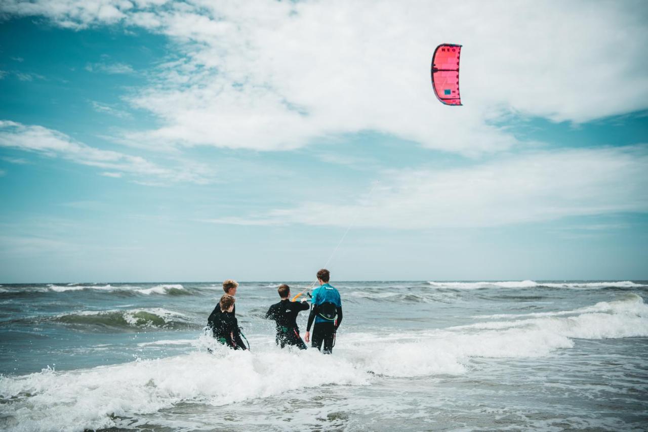 Family & Surfhostel Petten Eksteriør billede