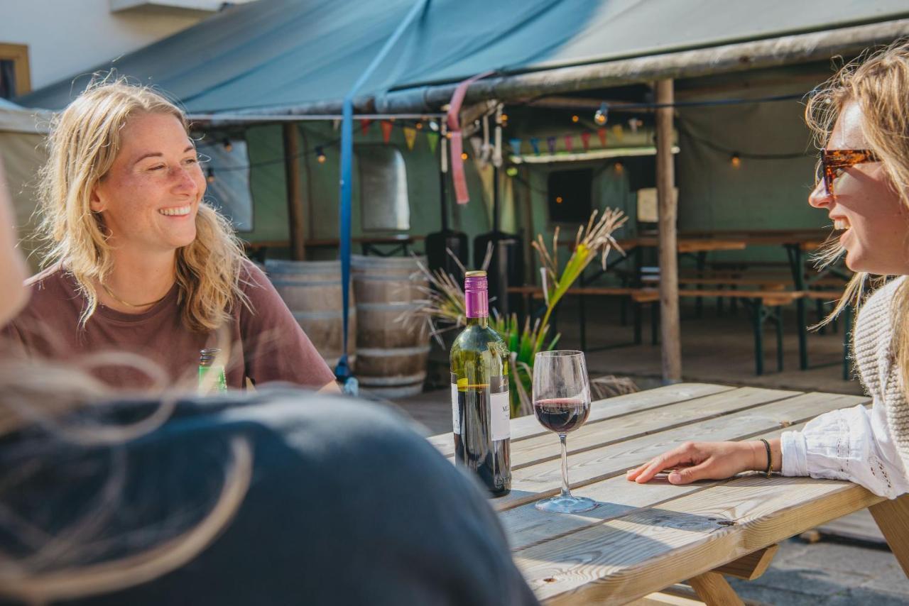 Family & Surfhostel Petten Eksteriør billede