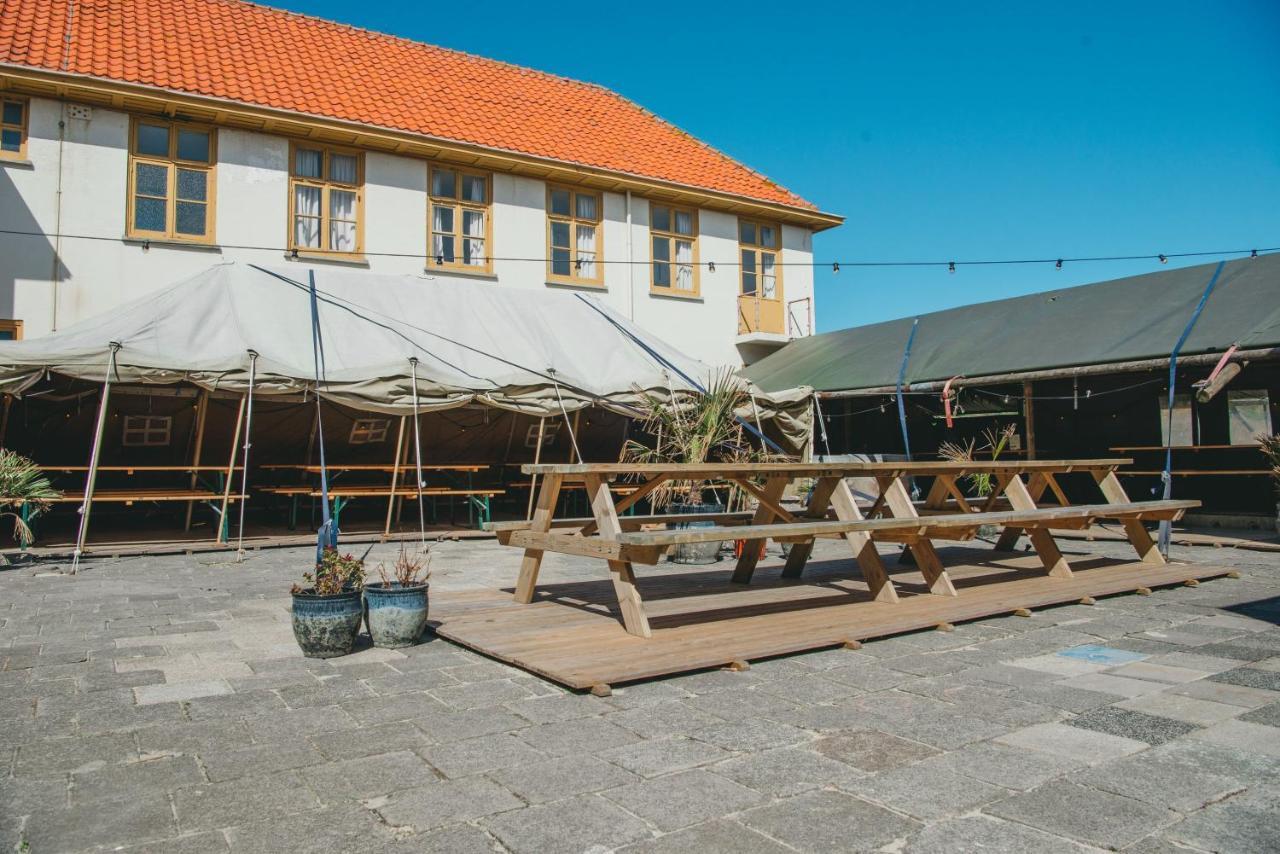 Family & Surfhostel Petten Eksteriør billede